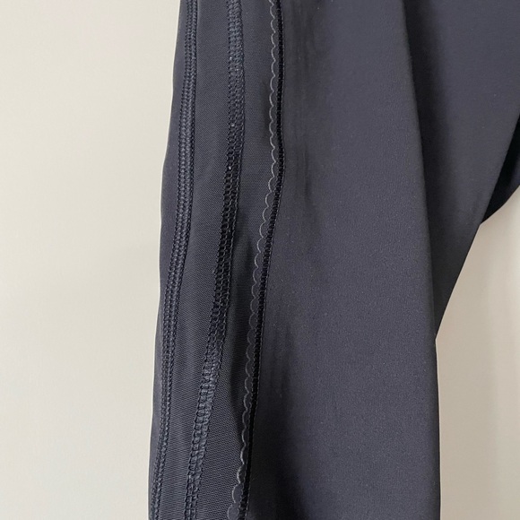 Lululemon Sunsetter Crop 17 Inch in Black - Picture 3 of 6